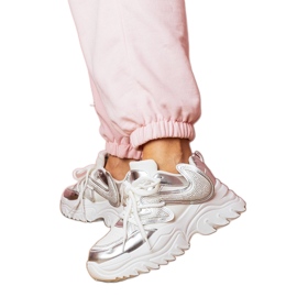 Białe sneakersy na masywnej podeszwie z cyrkoniami