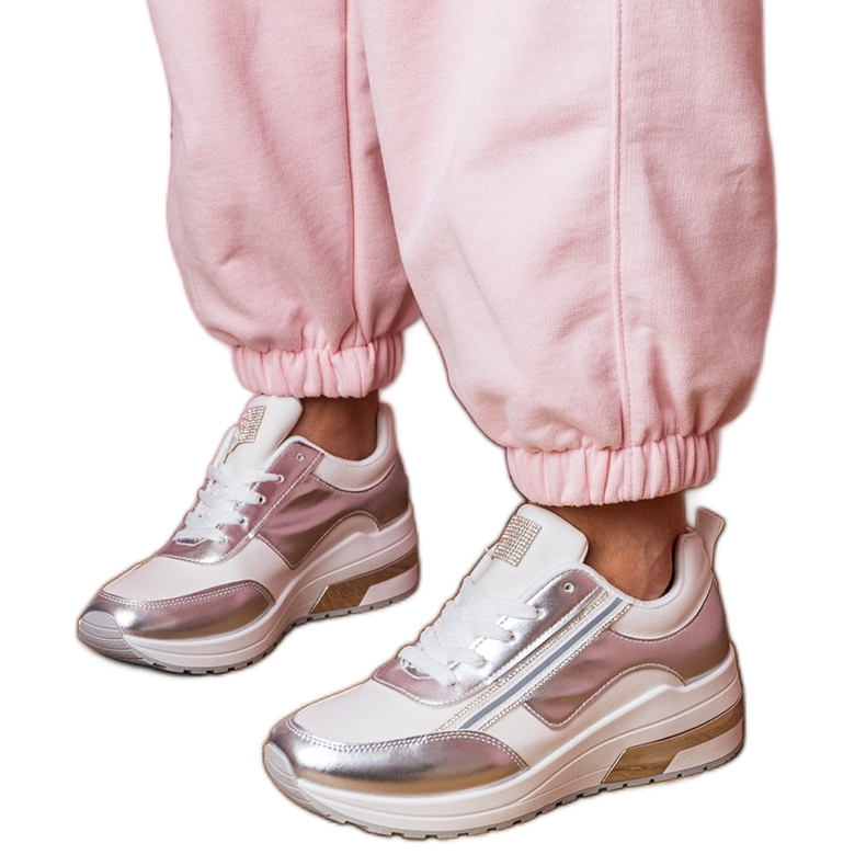 Białe sneakersy z cyrkoniami i metaliczną wstawką