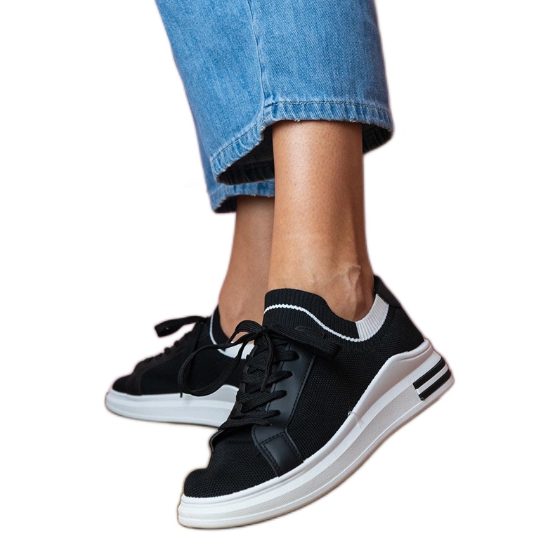 Czarne damskie tenisówki na platformie ze sznurówkami