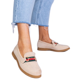 Beżowe mokasyny z ekozamszu ze złotą ozdobą beżowy