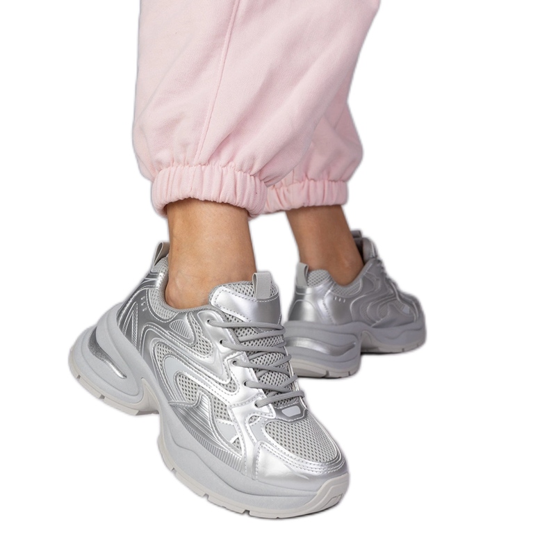 Srebrne sneakersy sportowe na grubej podeszwie srebrny