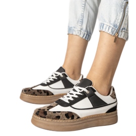 Czarno-białe sneakersy z panterkowym dodatkiem