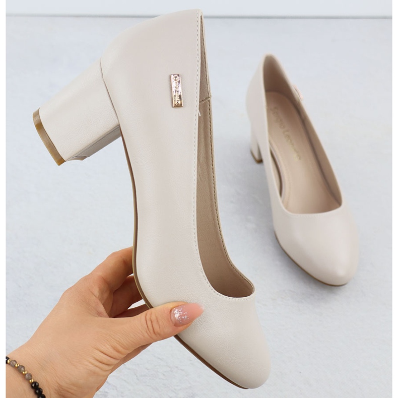 Czółenka na słupku cieliste Sergio Leone PB178