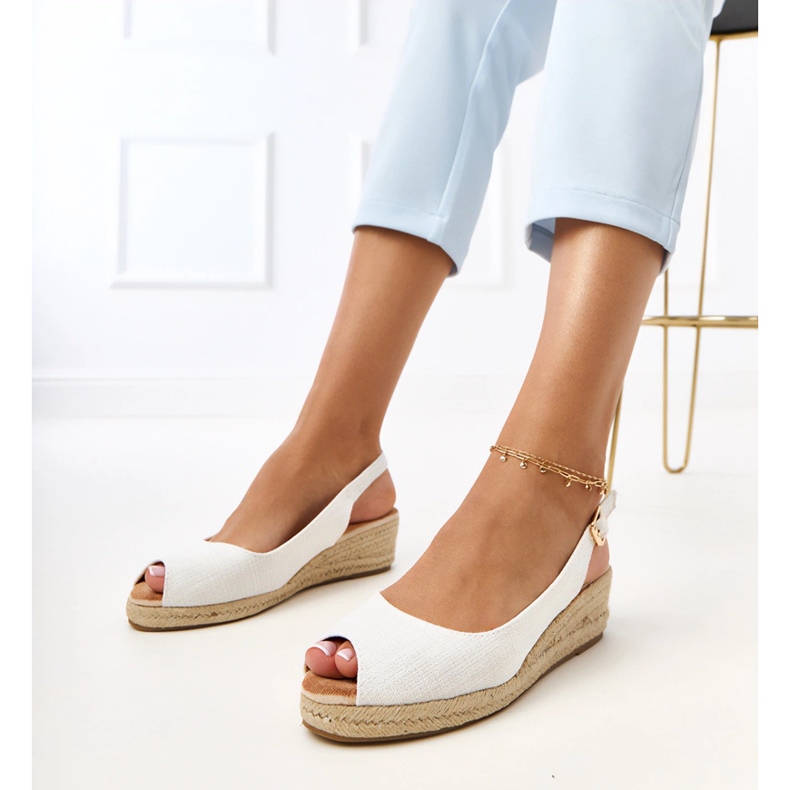 Białe sandały espadryle na koturnie Nevarez