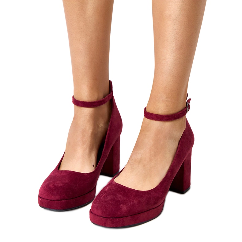 Bordowe czółenka na masywnym słupku Barola czerwone