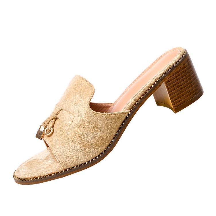 Beżowe klapki na słupku z ozdobą na pasku Gariend beżowy