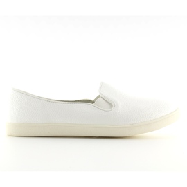Slip-on migdałowe noski A910 White białe