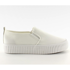 Slip-on na wysokiej prążkowanej podeszwie białe