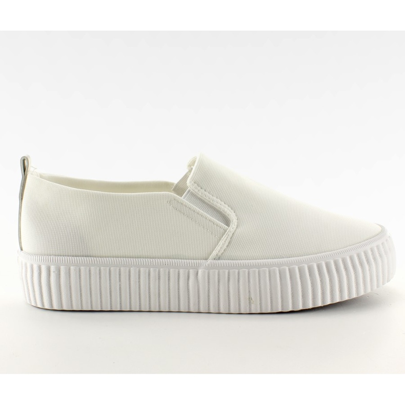 Slip-on na wysokiej prążkowanej podeszwie białe