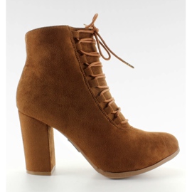 Botki zamszowe szeroki obcas NC16 Camel brązowe