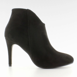 Botki z wycięciem AT-0592-L Black czarne