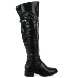 Czarne kozaki nad kolano