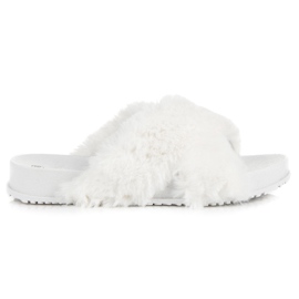 Stylowe klapki z futerkiem białe