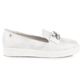 Białe półbuty vices