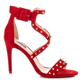 Czerwone sandały na szpilce