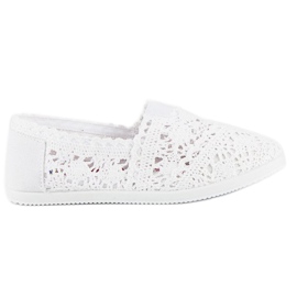 Białe koronkowe baleriny