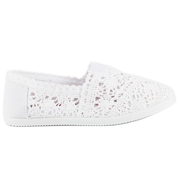 Białe koronkowe baleriny