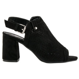 Ażurowe sandały z cholewką czarne