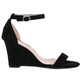 Zamszowe sandałki na koturnie czarne