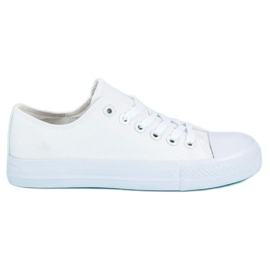 Białe trampki na wiązanie