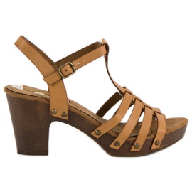 Corina Lekkie sandały na słupku brązowe