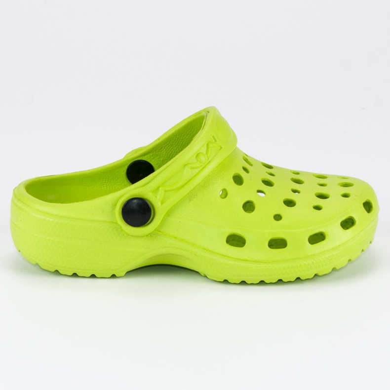 Zielone gumowe klapki
