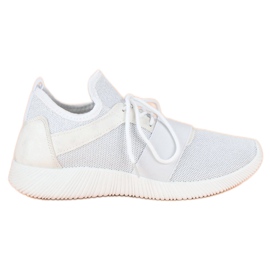 Białe wsuwane obuwie