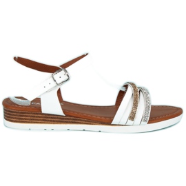 Fama Sandały na niskiej koturnie białe