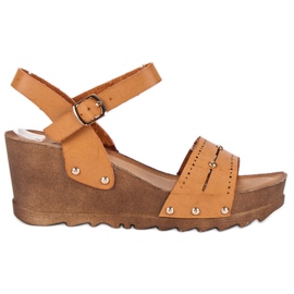 Camelowe sandały koturny brązowe