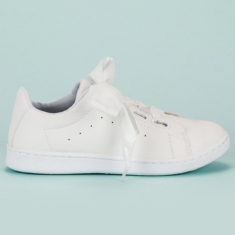 Zamszowe trampki ze wstążką białe