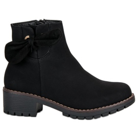 Czarne botki na obcasie