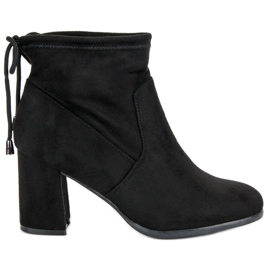 Zamszowe botki na obcasie czarne