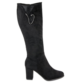 Zamszowe kozaki na obcasie czarne