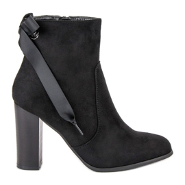 Super Mode Eleganckie botki na słupku czarne
