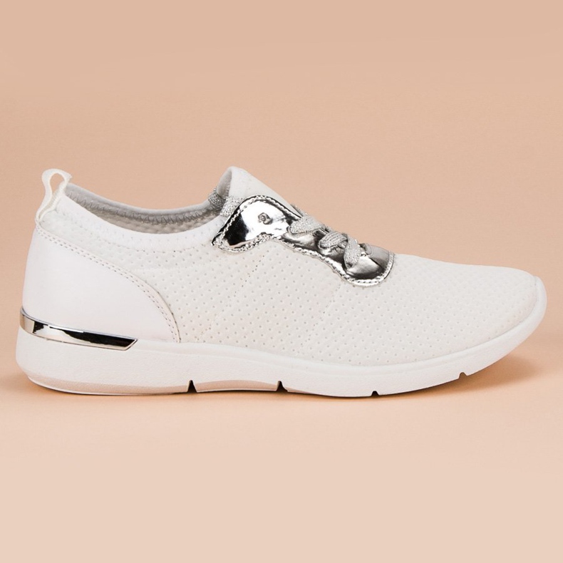 Białe buty sportowe