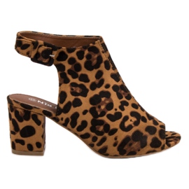 Nio Nio Zabudowane Sandały Na Słupku brązowe