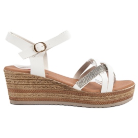 SHELOVET Lekkie Sandałki Na Koturnie białe