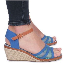 Niebieskie sandały na niskiej koturnie Monro