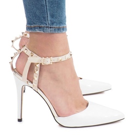 Białe lakierowane szpilki z ćwiekami Behati żółte