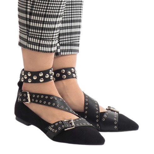 Czarne wsuwane półbuty z ćwiekami B12-8