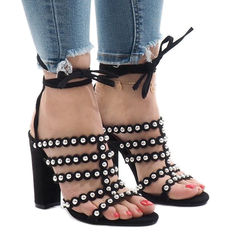 Czarne sandałki na słupku B-65