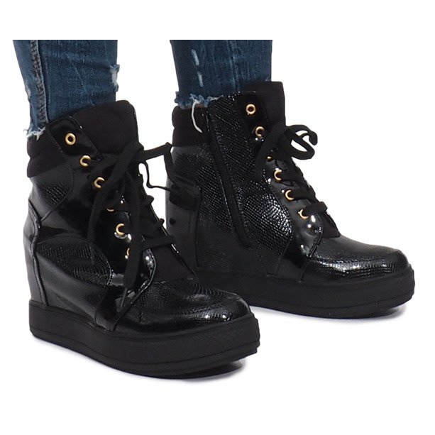 Czarne lakierowane sneakersy na koturnie Snake