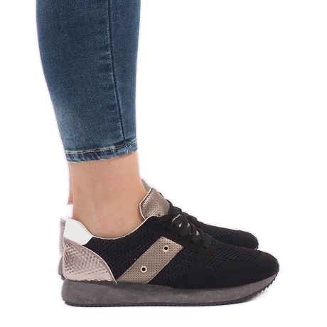 Czarne sportowe trampki z siatką 5510-1