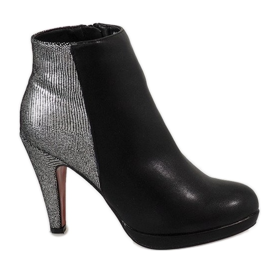 Czarne botki na szpilce 16-92