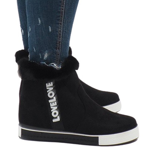 Czarne ocieplane futerkiem botki z zamszu NB252P-1