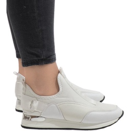 Białe sneakersy z lycra R-403