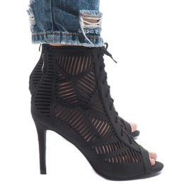 Czarne botki na szpilce 1610-225