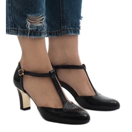 Czarne czółenka na słupku 2239-1