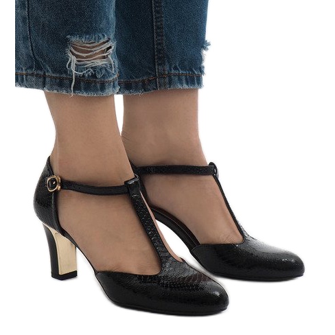 Czarne czółenka na słupku 2239-1