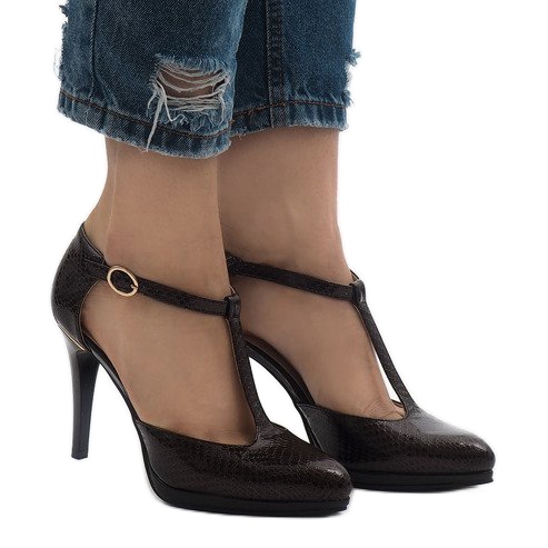 Brązowe czółenka na słupku A509-22-2